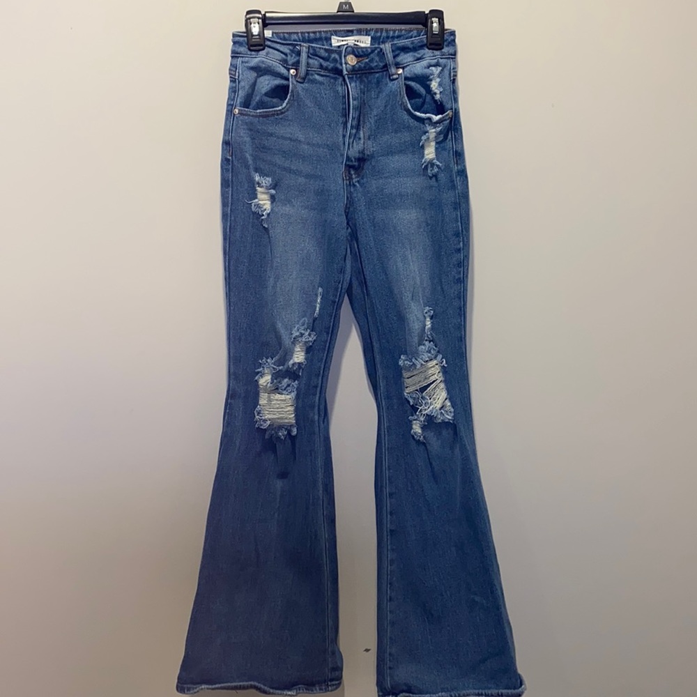 Brand: Almost Famous. Style: Flare Jeans. Size: 5